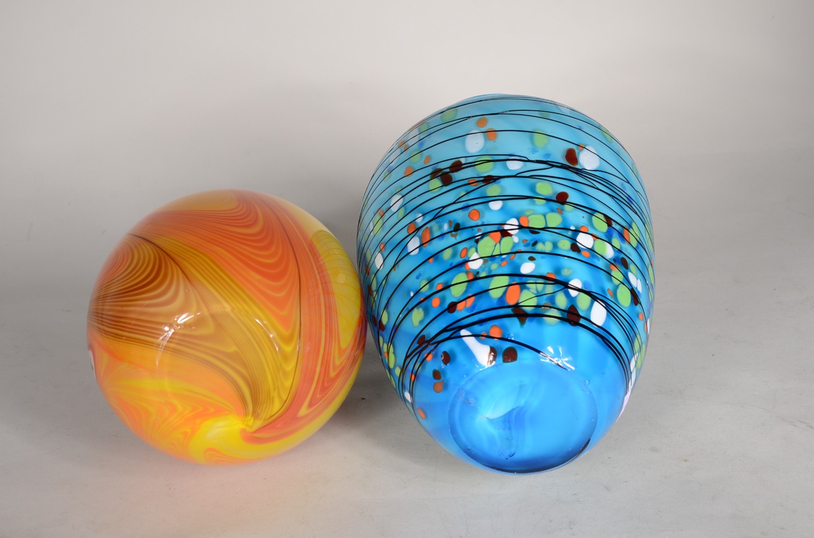 Dois vasos de vidro decorativo. - foto 7 de 8