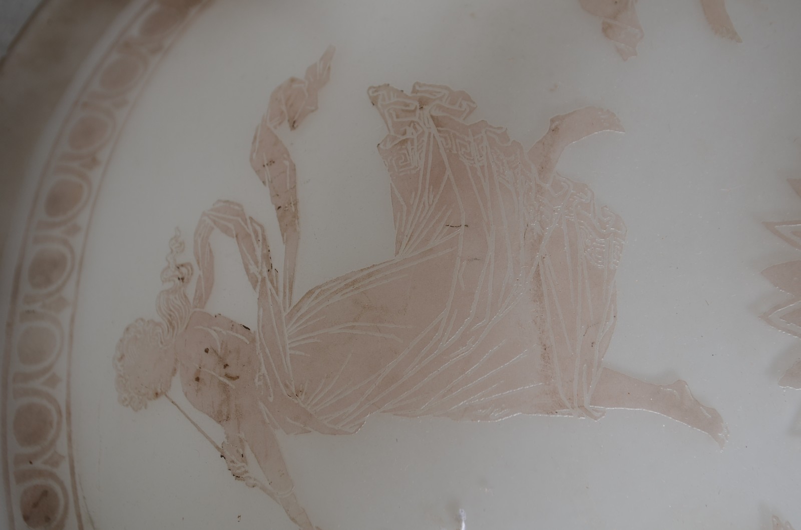 Lustre feitio "bacia" de vidro opalinado, tres pendentes com cordas e... - foto 3 de 8
