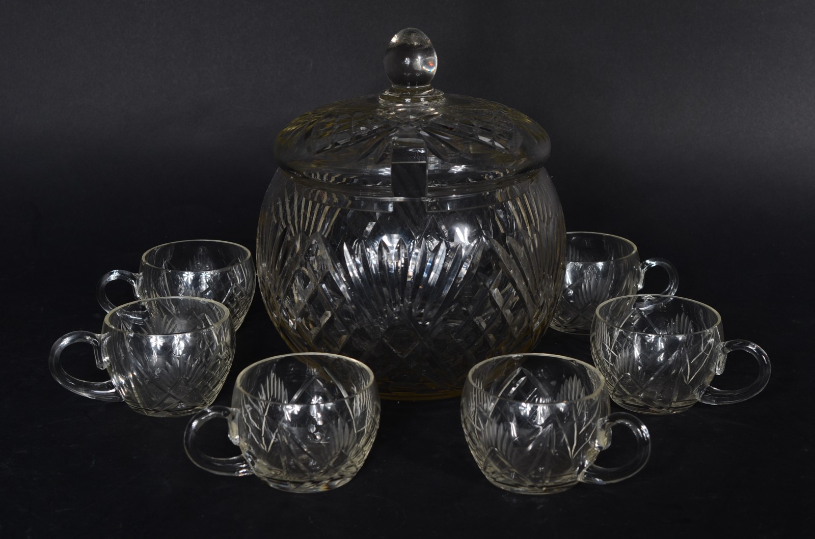 Poncheira de cristal lapidada com 6 canecas. Com bicados. - foto 1 de 9