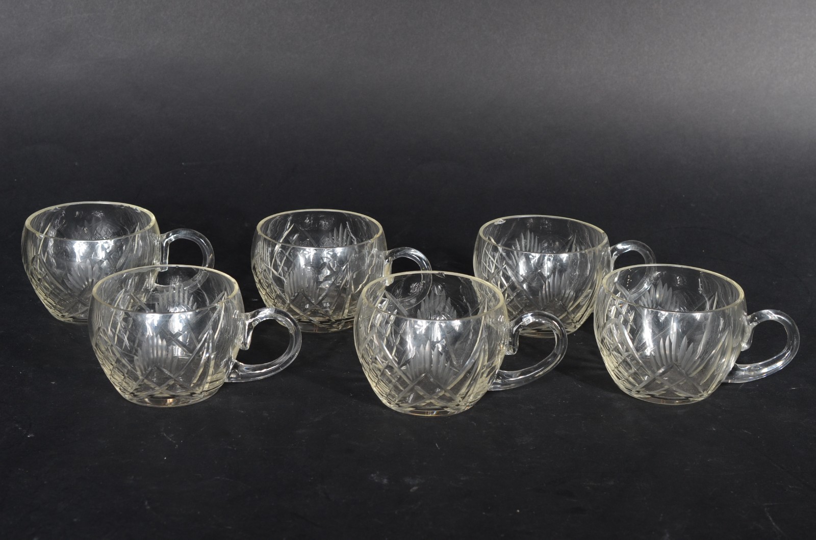 Poncheira de cristal lapidada com 6 canecas. Com bicados. - foto 3 de 9