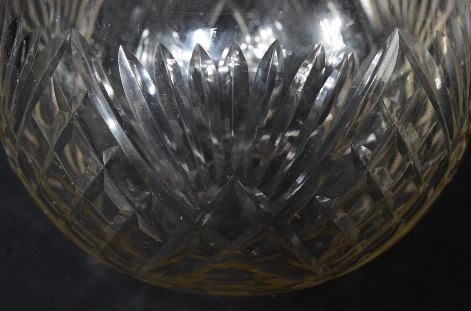 Poncheira de cristal lapidada com 6 canecas. Com bicados. - foto 8 de 9