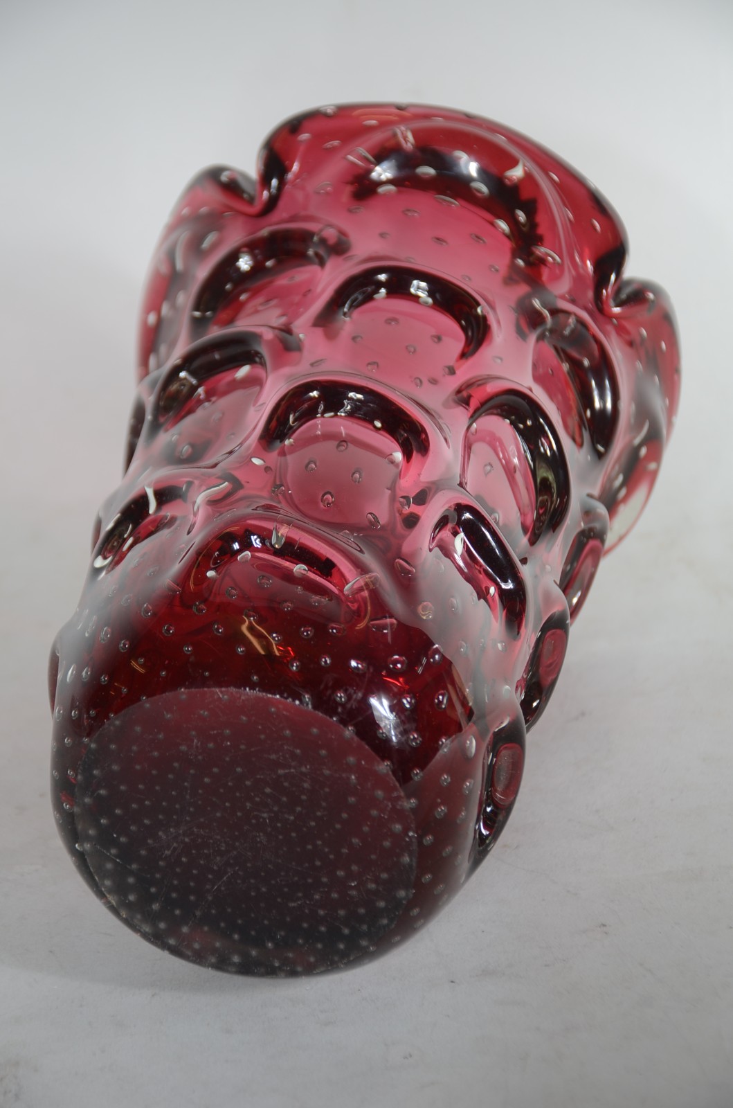 Vaso italiano de murano na cor rubi. Anos 1960. - foto 5 de 5