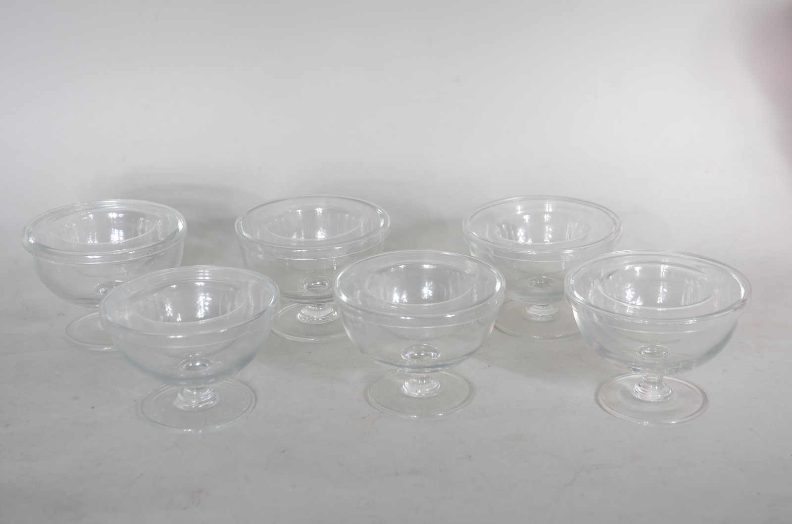 Seis taças com recipientes internos de cristal para caviar. - foto 1 de 4