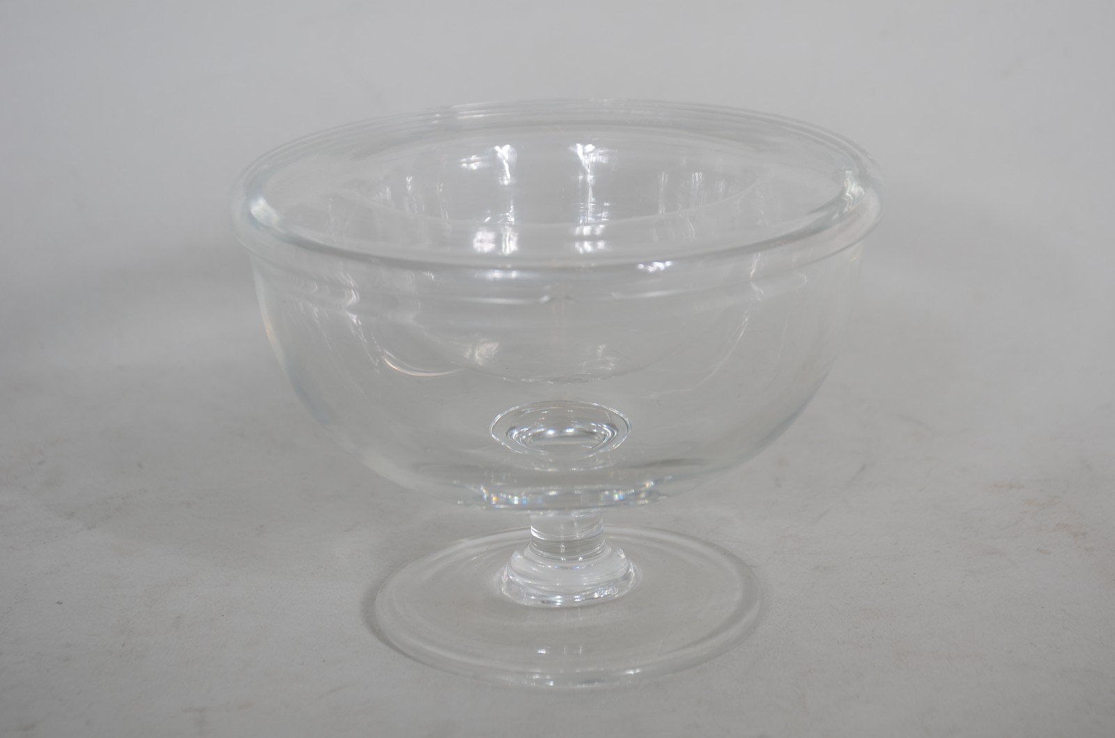 Seis taças com recipientes internos de cristal para caviar. - foto 2 de 4