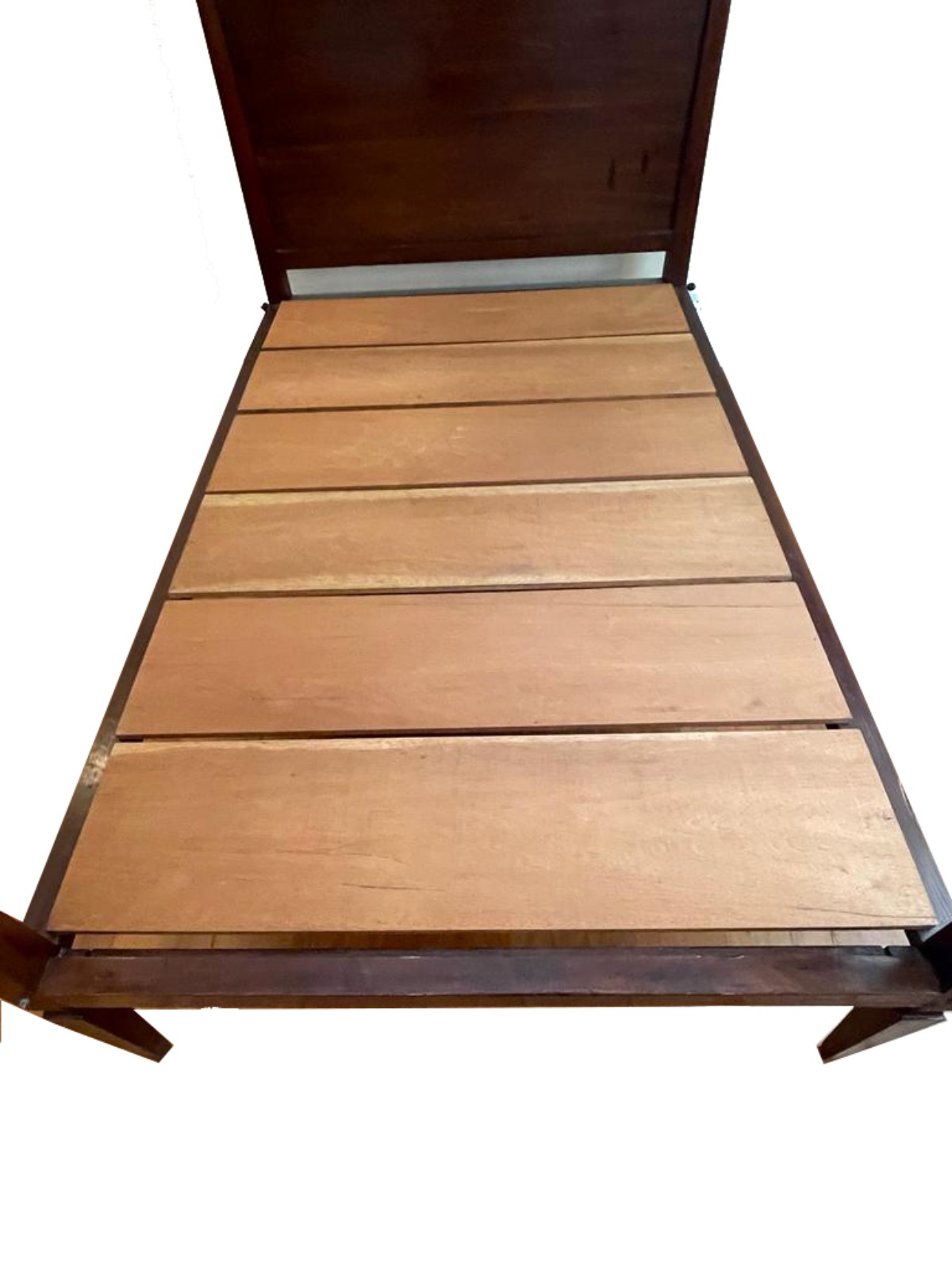 Cama de viúvo de madeira nobre. - foto 4 de 5