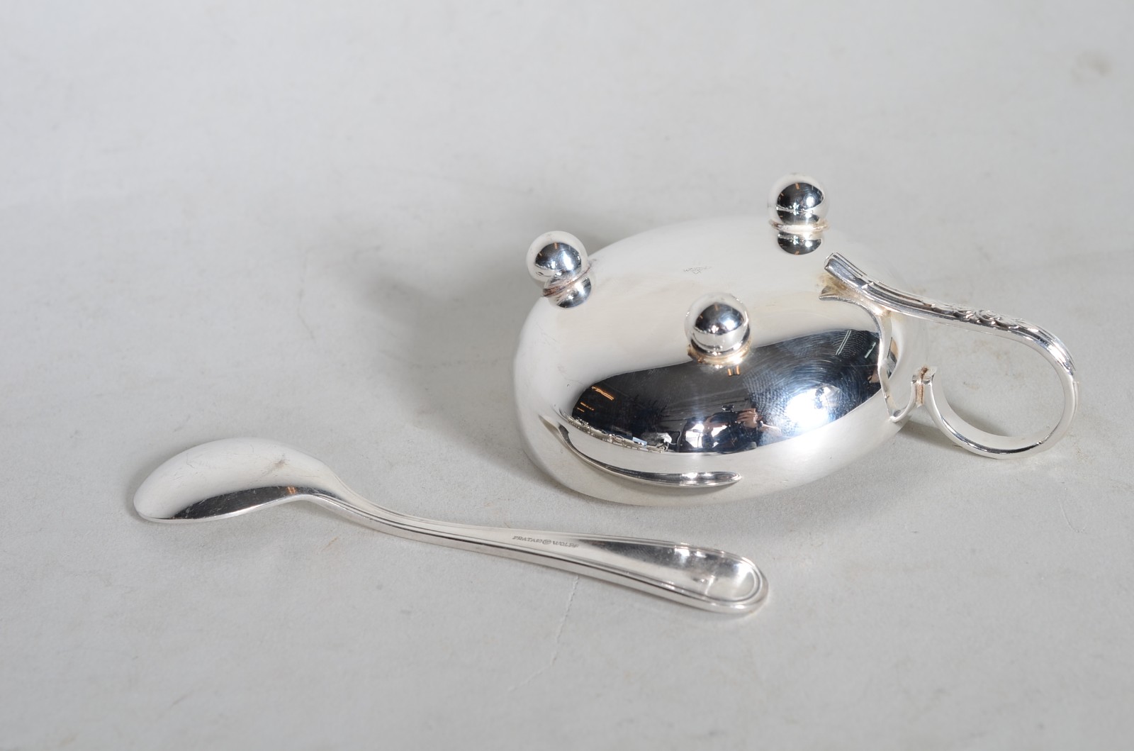 Conjunto para sorvete com 12 taças e colheres de metal prateado. - foto 5 de 7