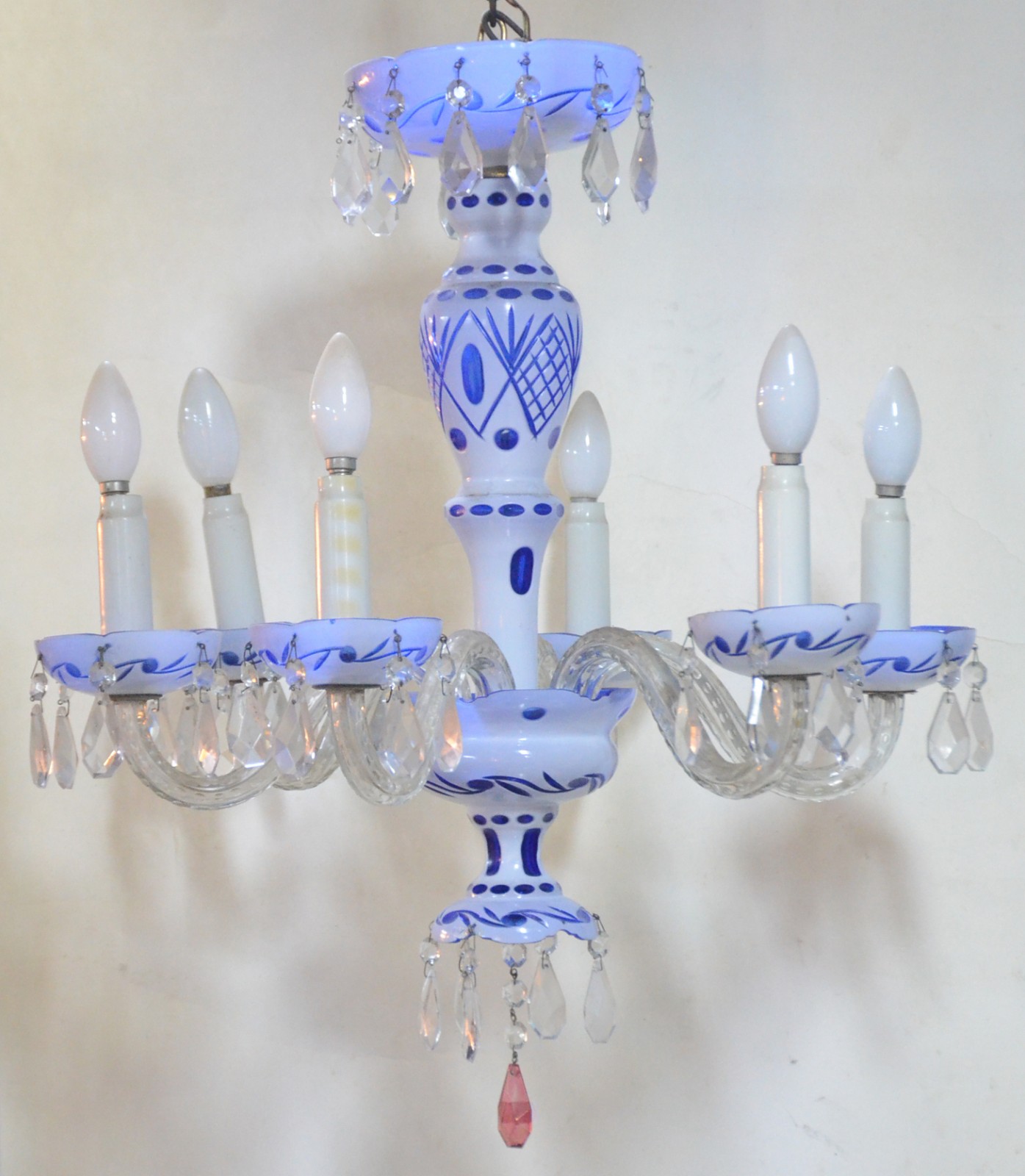 Lustre de overlay azul e branco para 6 luzes, pingentes de cristal. - foto 1 de 8
