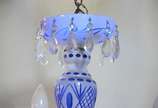 Lustre de overlay azul e branco para 6 luzes, p... - Lustre de overlay azul e branco para 6 luzes, pingentes de cristal.