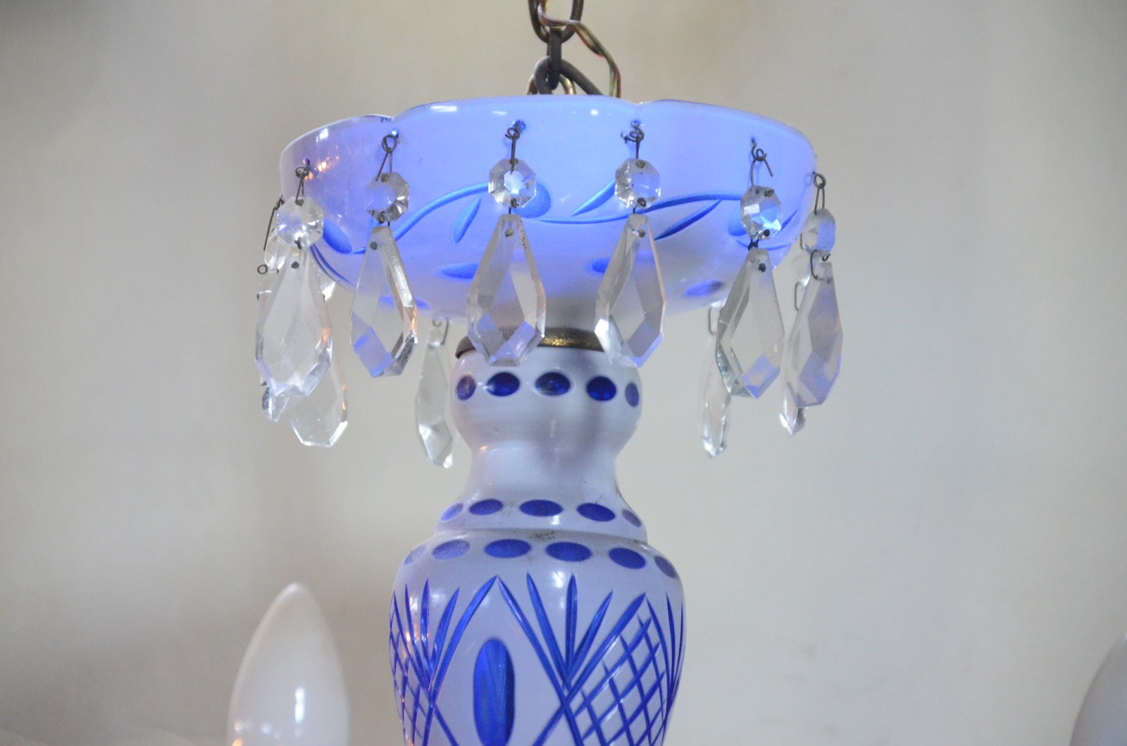 Lustre de overlay azul e branco para 6 luzes, pingentes de cristal. - foto 7 de 8