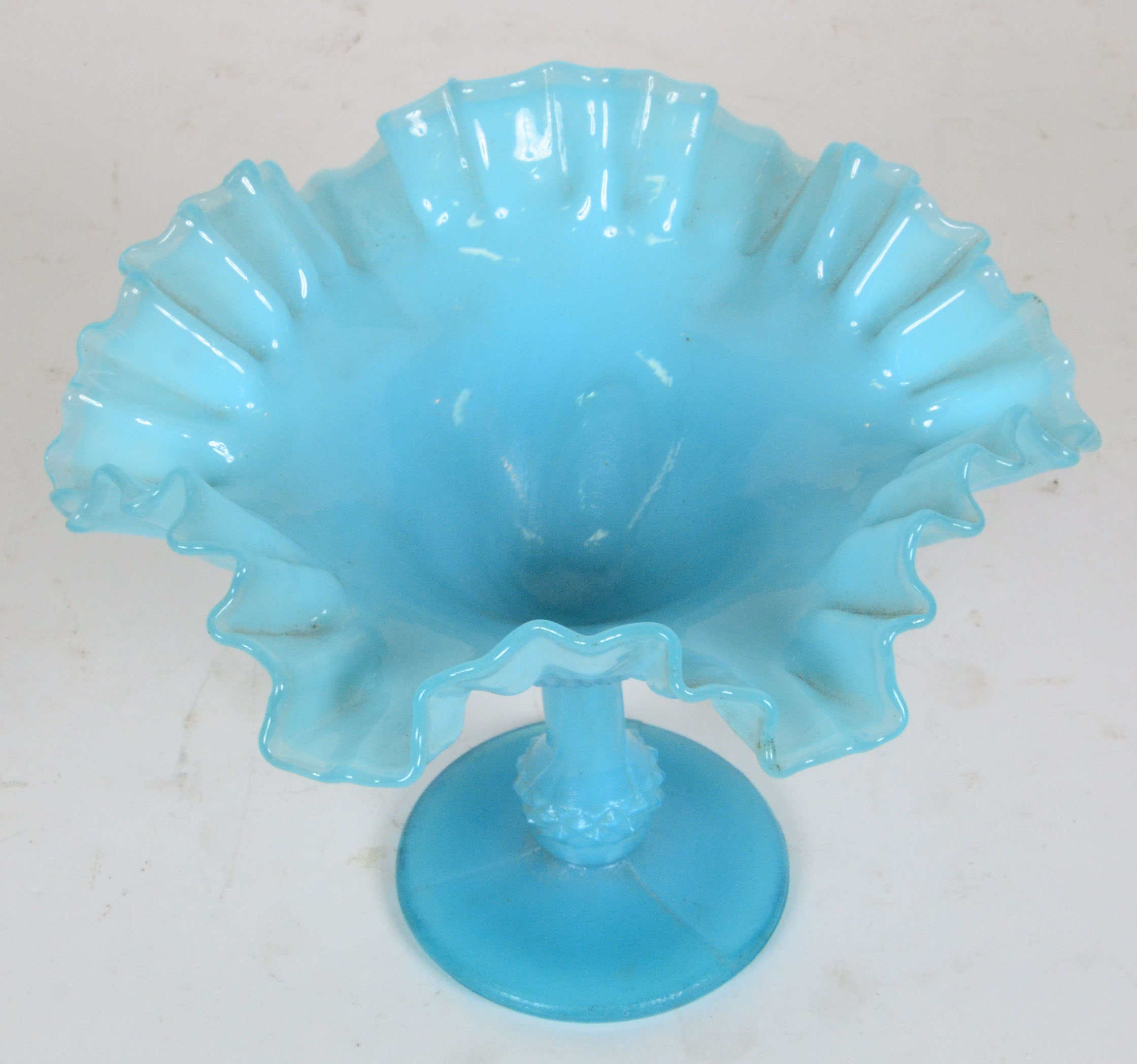 Pequena fruteira de opalina azul , borda feitio babado. - foto 2 de 2