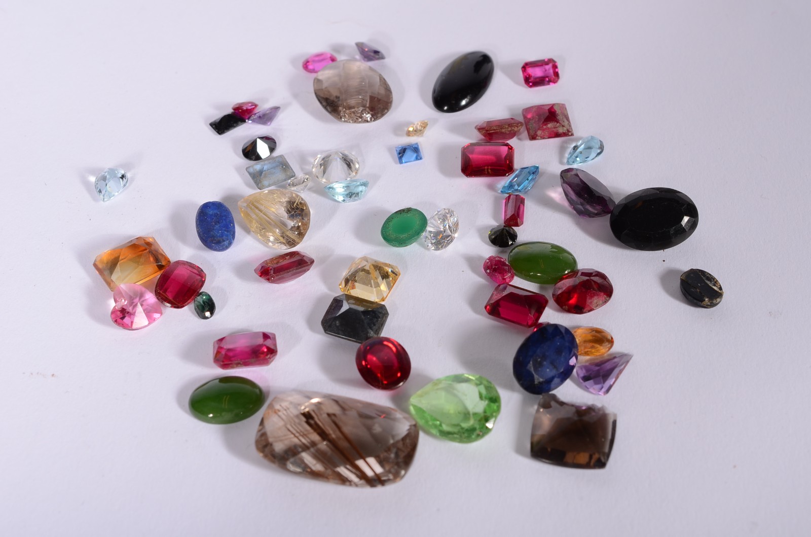 Conjunto de pedras semi preciosas de vários tipos e tamanhos. (Por... - foto 1 de 6