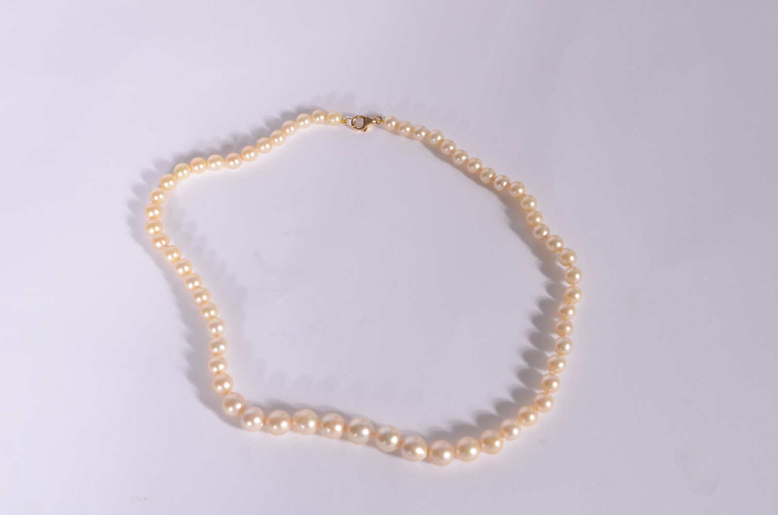 Colar de perolas com fecho de ouro 18 k. (Por motivos de segurança a... - foto 1 de 4