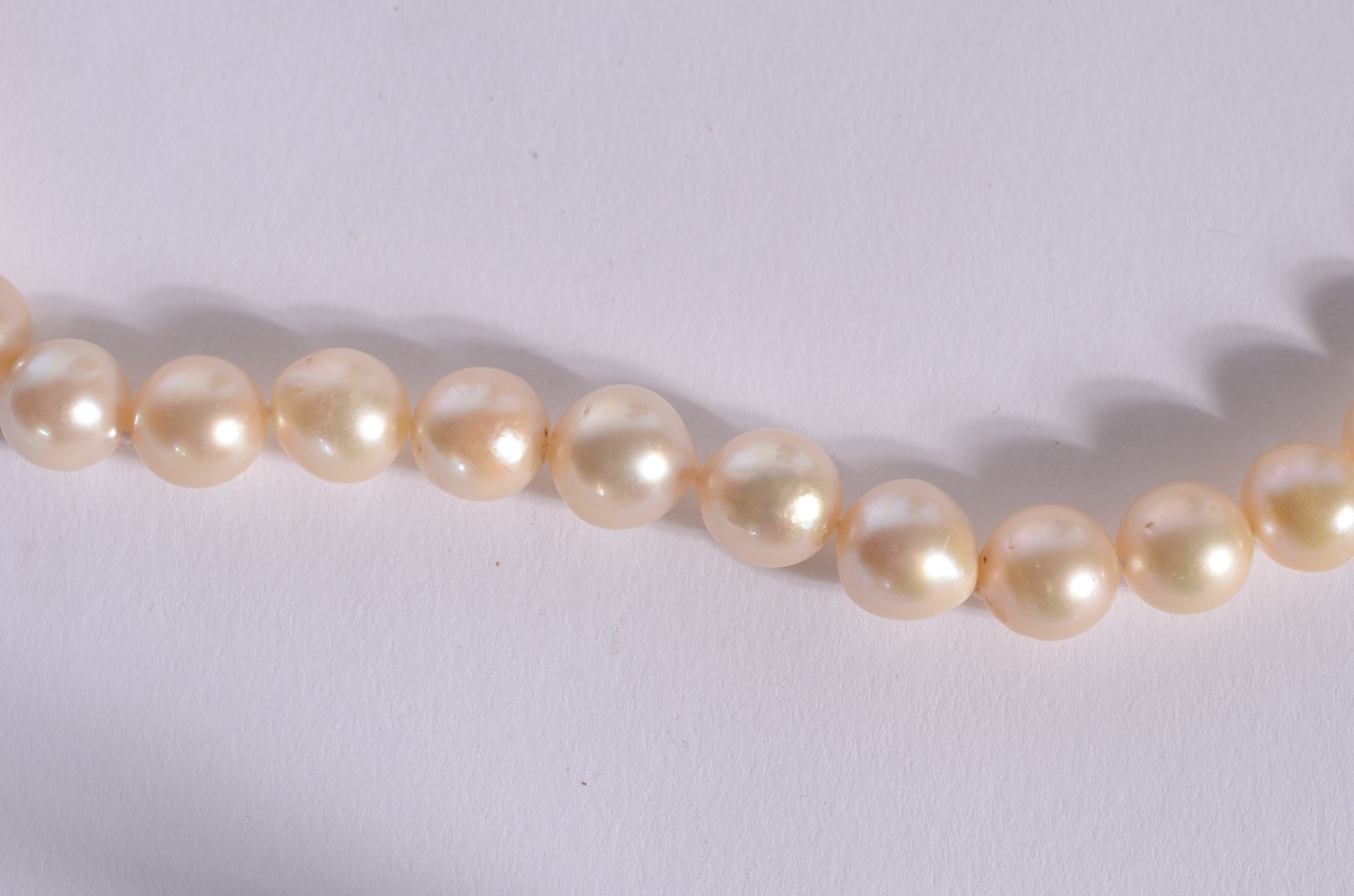 Colar de perolas com fecho de ouro 18 k. (Por motivos de segurança a... - foto 2 de 4