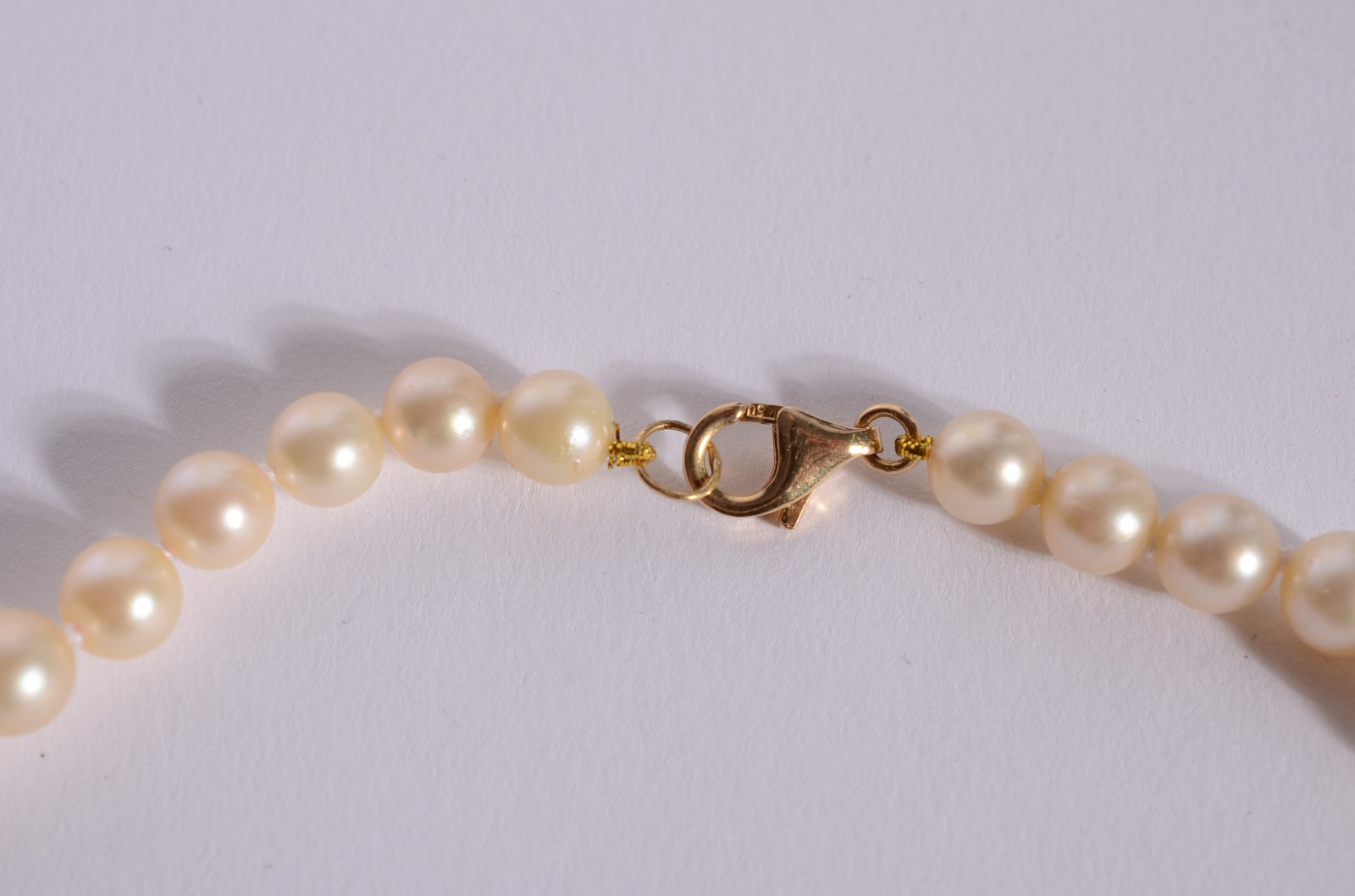 Colar de perolas com fecho de ouro 18 k. (Por motivos de segurança a... - foto 3 de 4