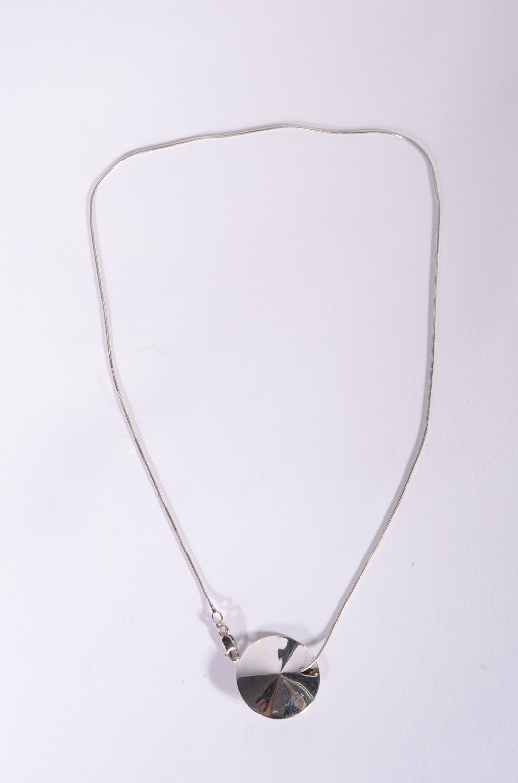 Colar de ouro branco "rabo de rato" e pendente com brilhante central... - foto 2 de 4