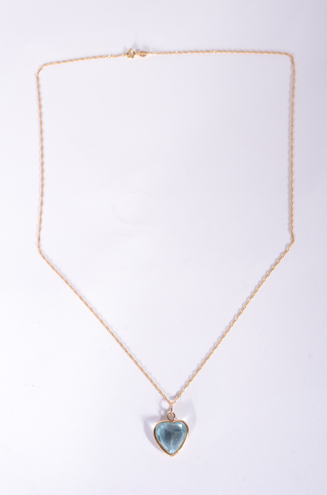 Colar de ouro 18 k., contraste 750 mls com pendente feitio coração... - foto 2 de 4