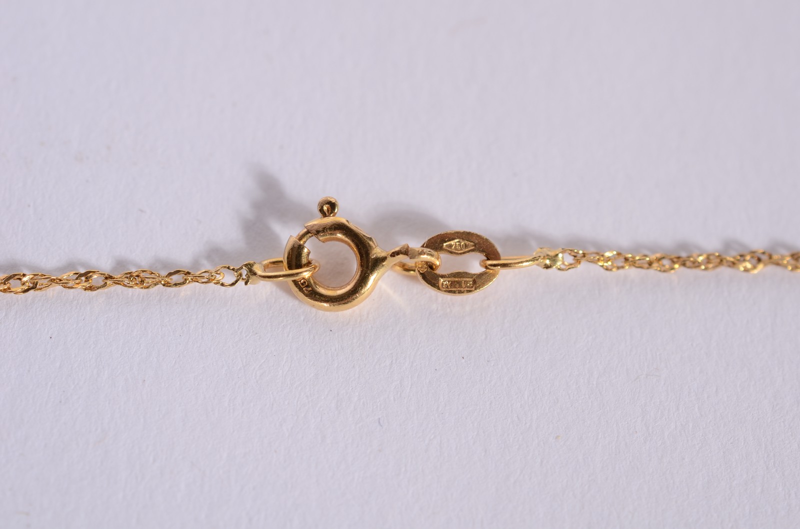 Colar de ouro 18 k., contraste 750 mls com pendente feitio coração... - foto 3 de 4