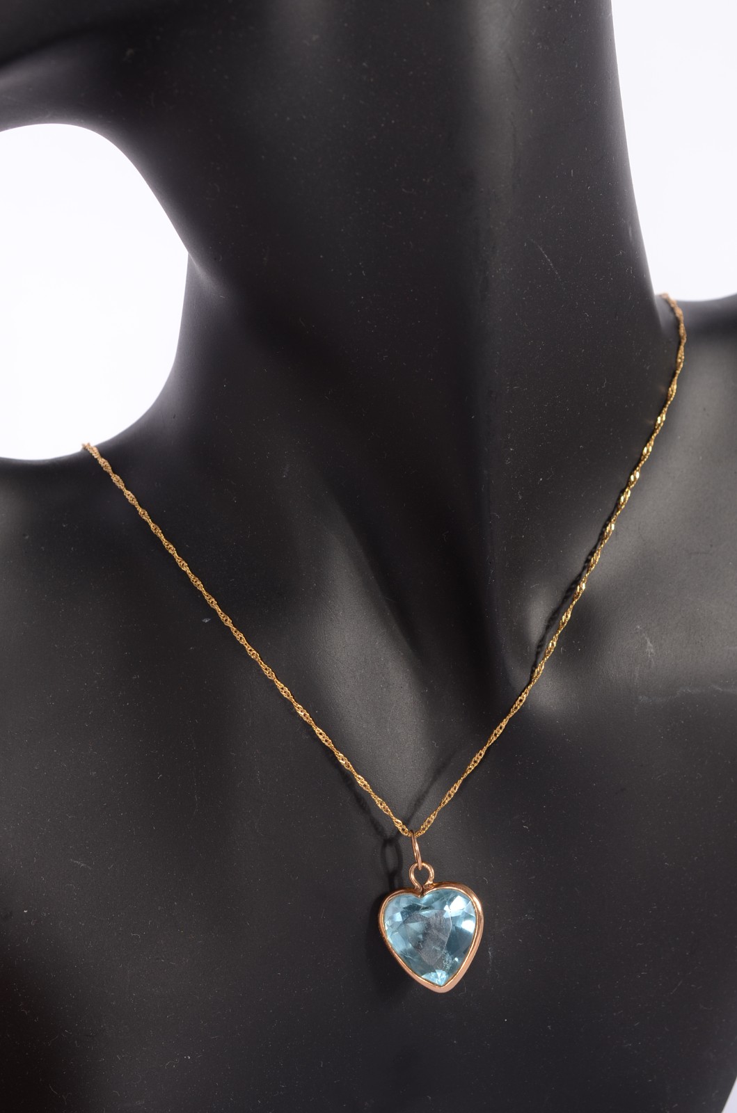 Colar de ouro 18 k., contraste 750 mls com pendente feitio coração... - foto 4 de 4