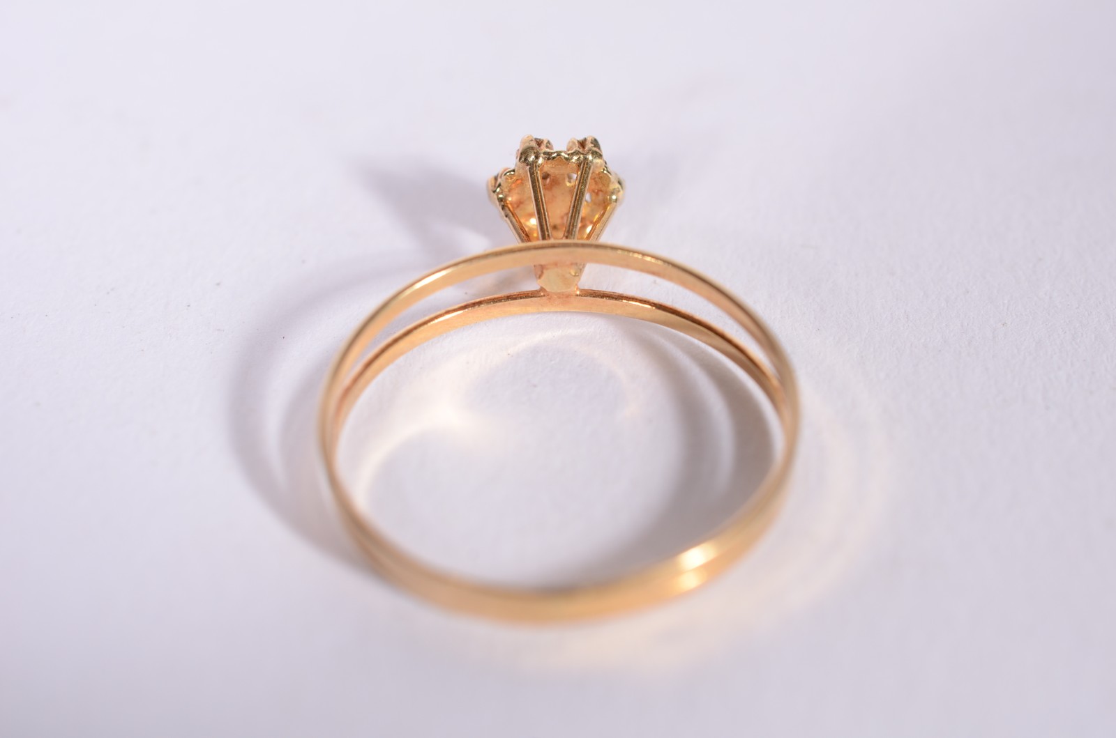 Anel de ouro 18 k., contraste 750 mls com 7 mini brilhantes, aro 15... - foto 2 de 4