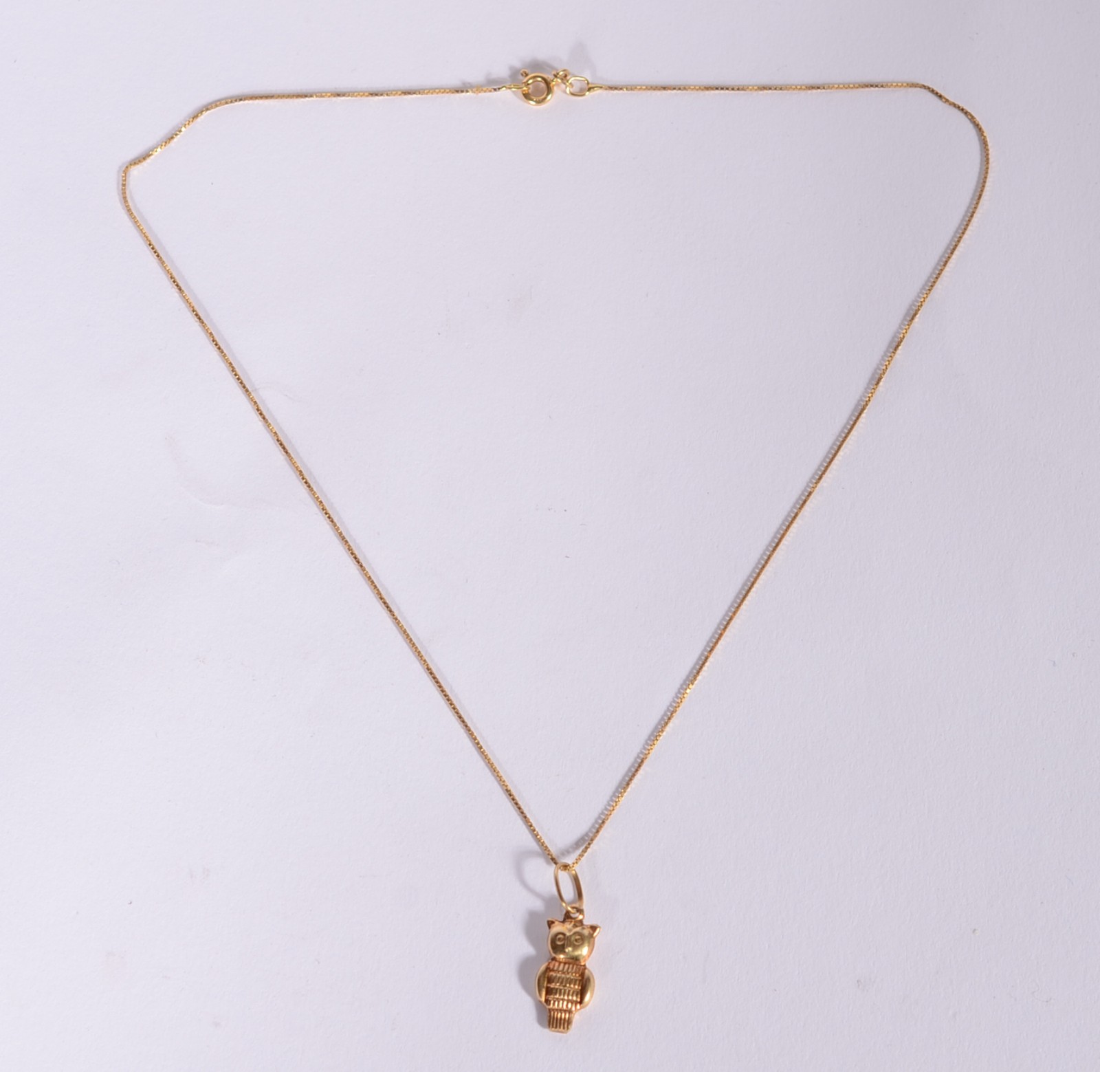 Colar de ouro 18 k., contraste 750 mls com pendente feitio coruja... - foto 1 de 4