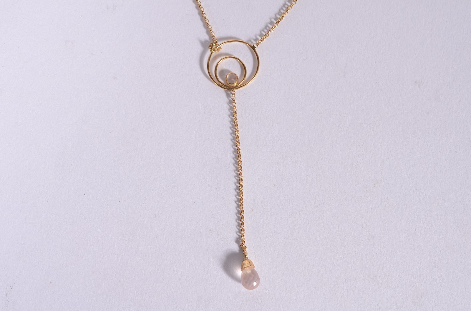 Colar de ouro 18 k., contraste 750 com pendente e pedra feitio gota... - foto 1 de 6