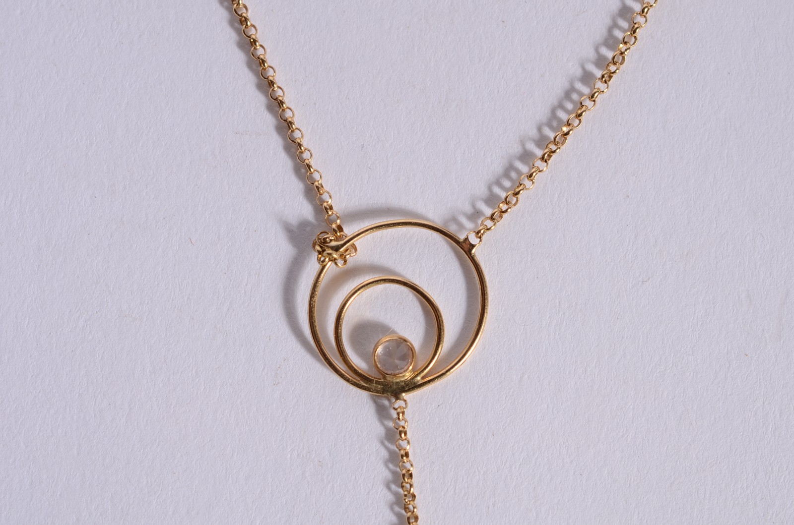 Colar de ouro 18 k., contraste 750 com pendente e pedra feitio gota... - foto 3 de 6