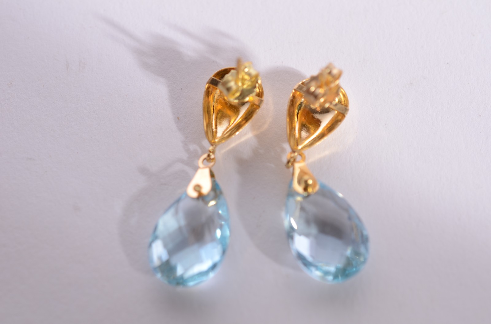 Par de brincos de ouro 18 k., contraste 750 mls com 2 pedras feitio... - foto 4 de 6