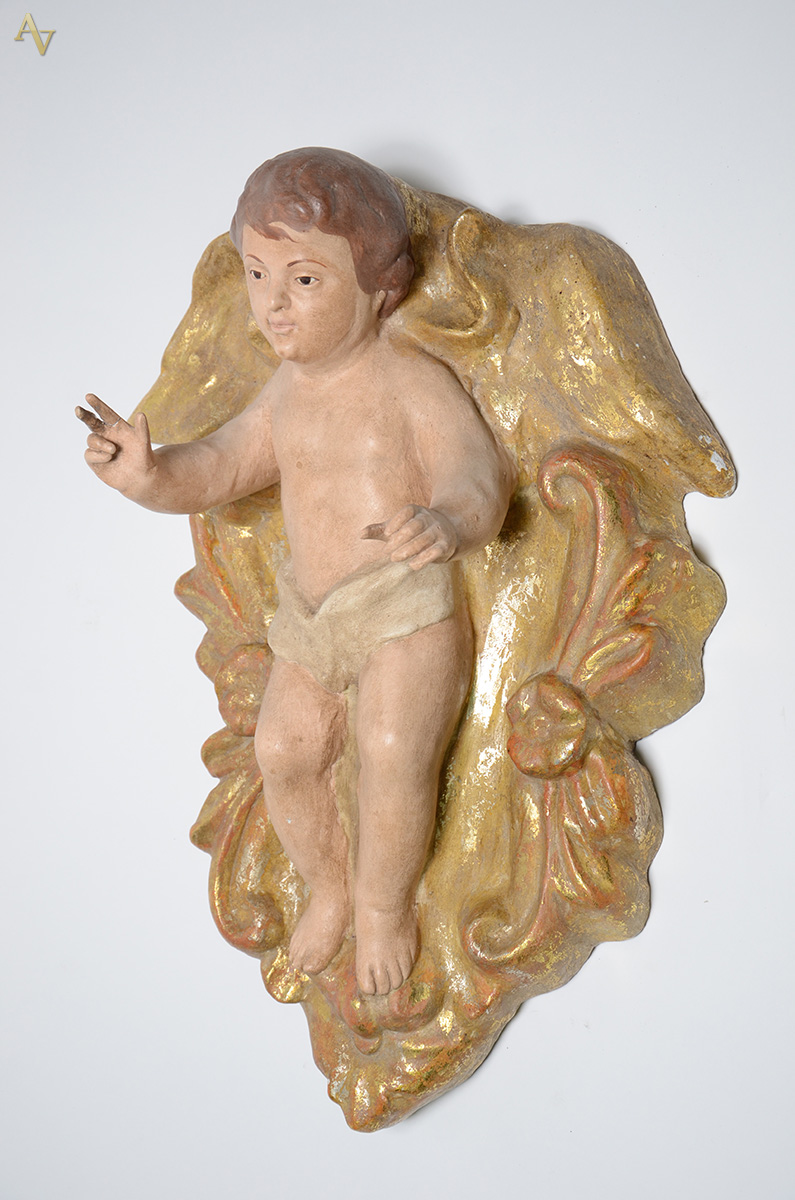Anjo de madeira e gesso policromado - MG. Altura 57 cm. - foto 1 de 2