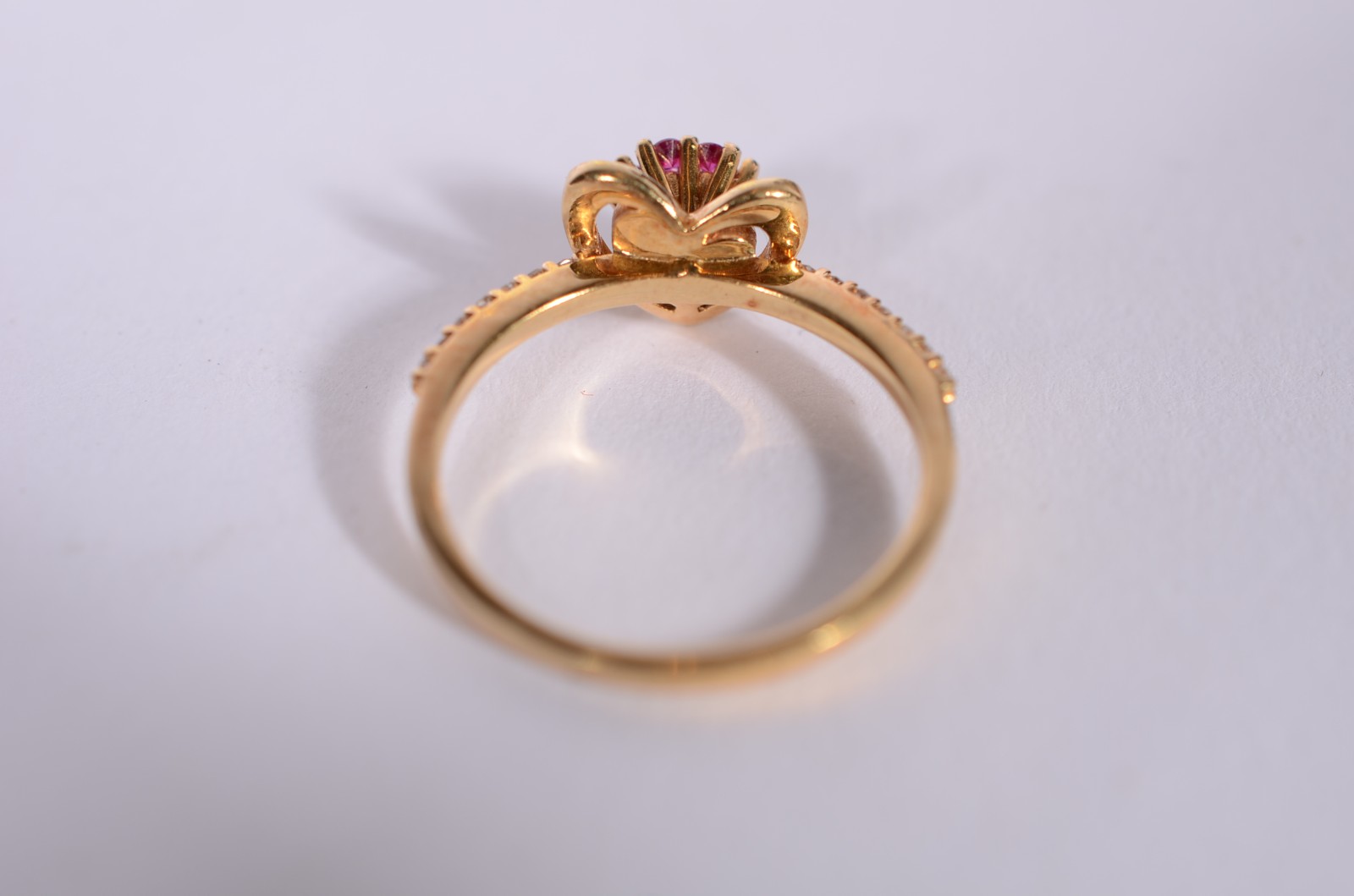 Anel de ouro 18 k., contraste 750 mls feitio coração com mini... - foto 4 de 5