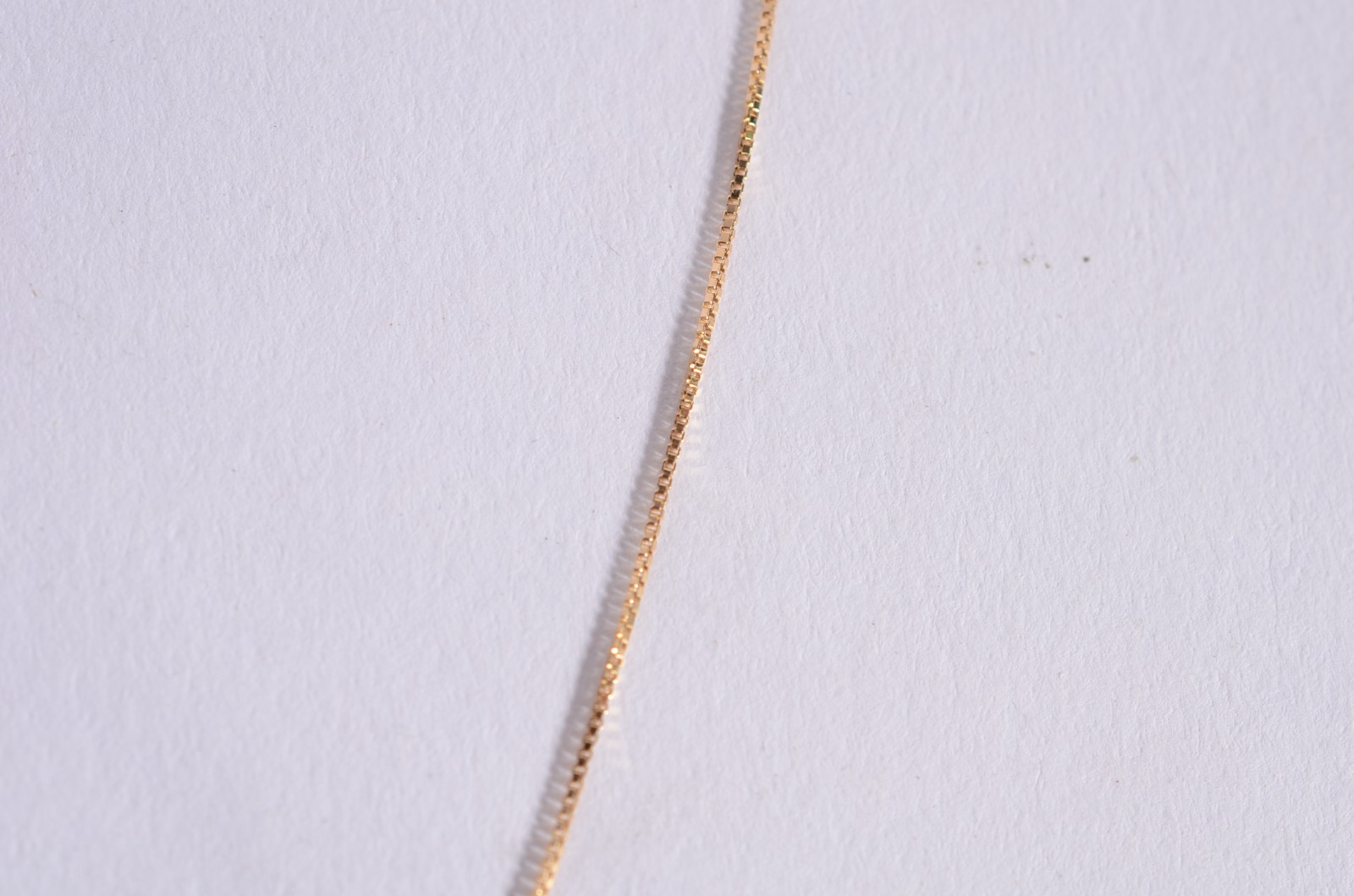 Colar de ouro 18 k., contraste 750 mls com pendente de Nossa... - foto 3 de 6