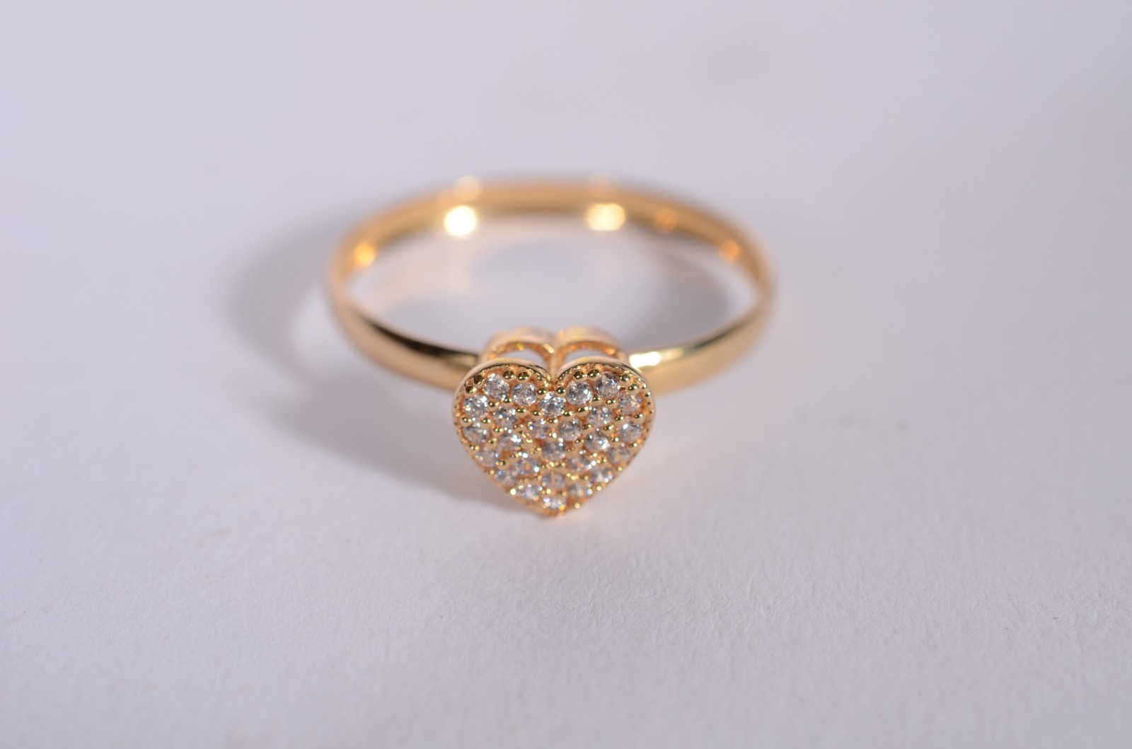 Anel de ouro 18 k., contraste 750 mls feitio coração cravejado com... - foto 1 de 5