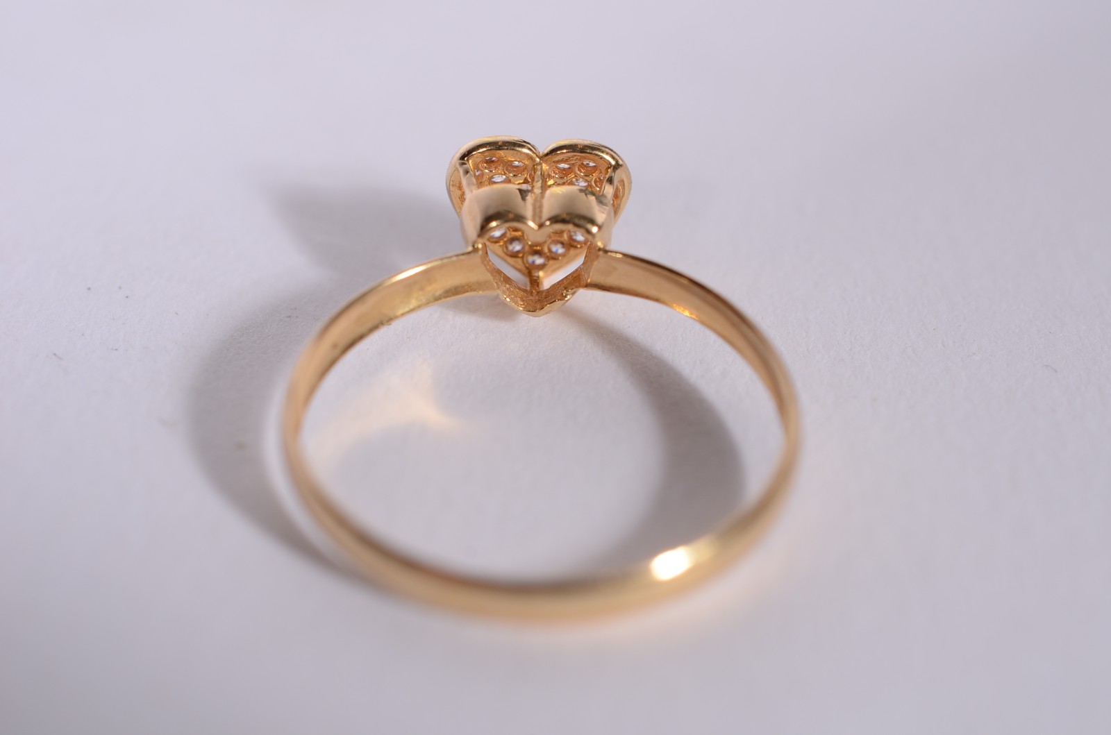 Anel de ouro 18 k., contraste 750 mls feitio coração cravejado com... - foto 4 de 5