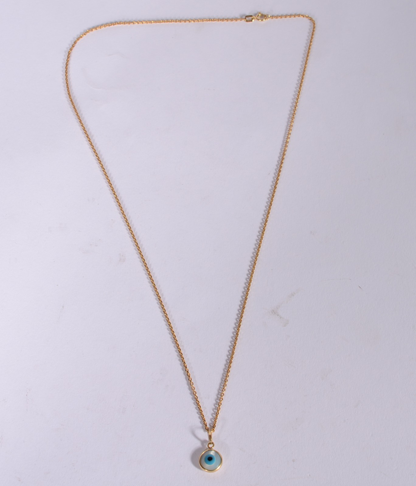 Colar de ouro 18 k., pendente de olho de gato. (Por motivos de... - foto 2 de 6