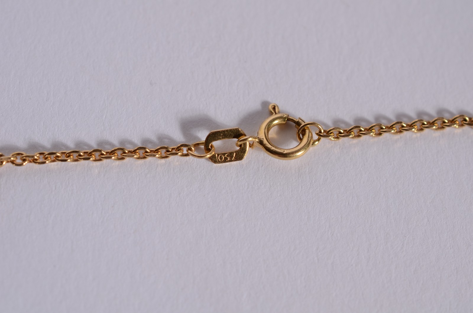 Colar de ouro 18 k., pendente de olho de gato. (Por motivos de... - foto 5 de 6