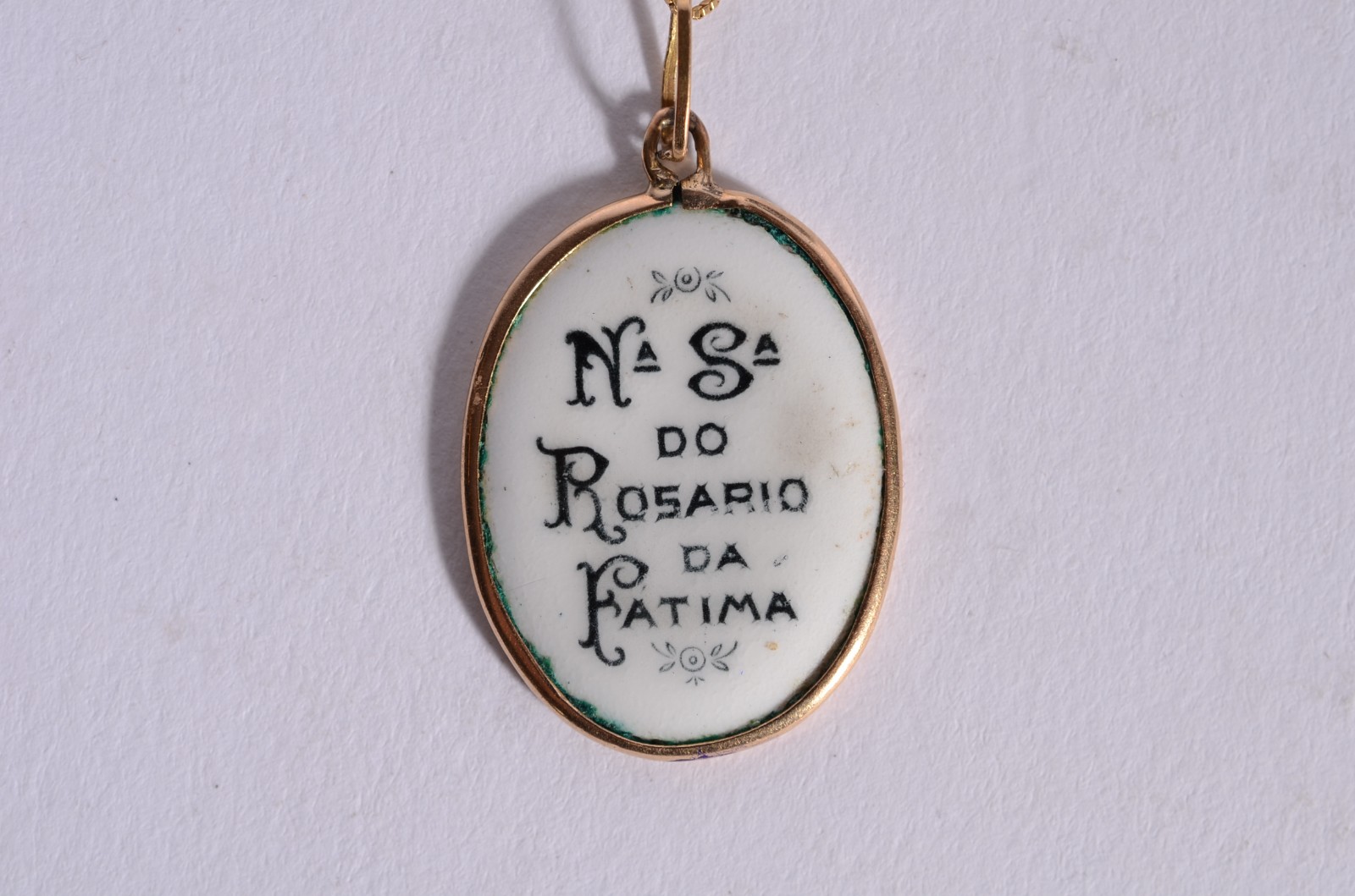 Colar de ouro 18 k., pendente Nossa Senhora Fatima e os pastorinhas... - foto 5 de 6