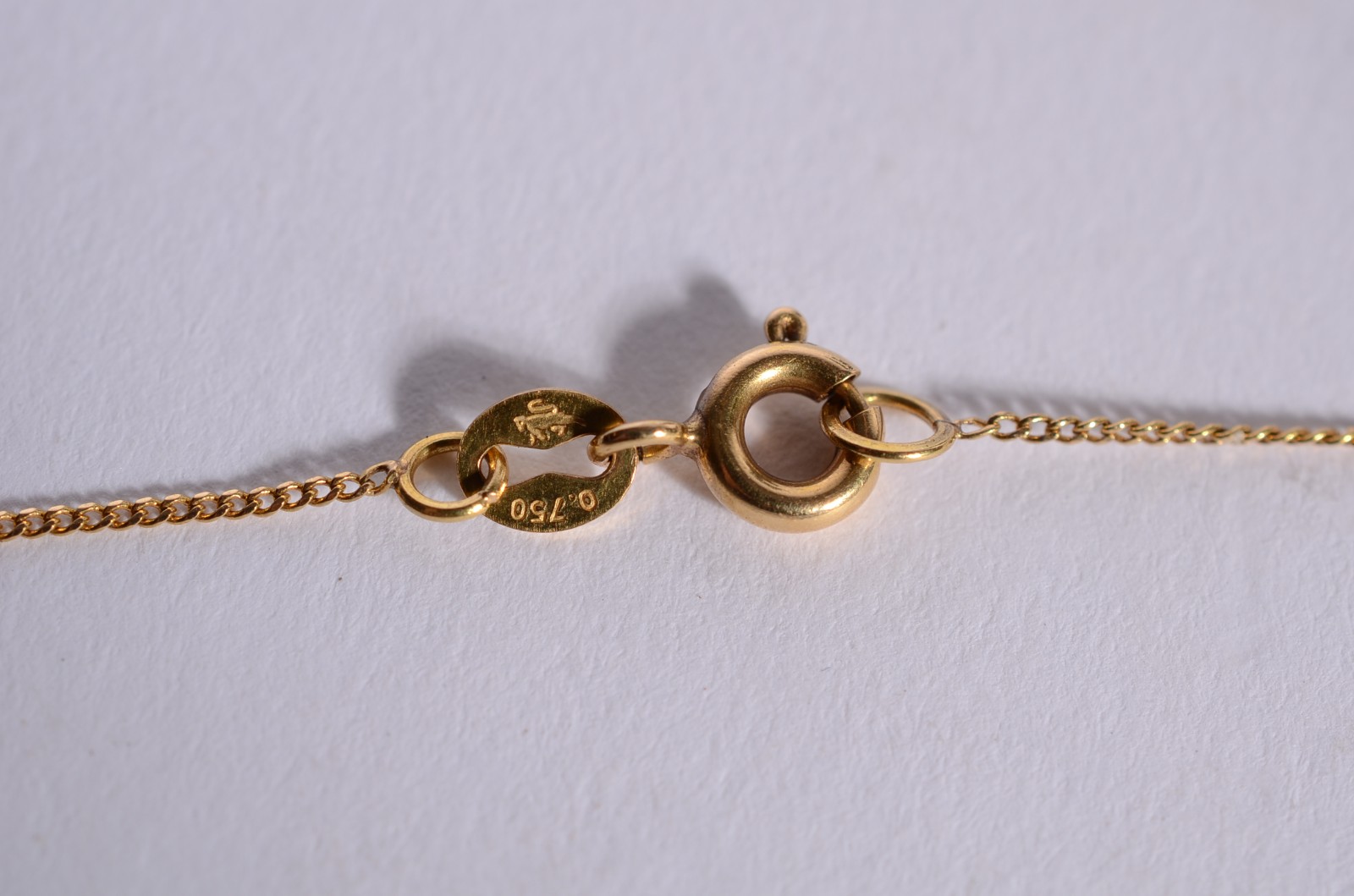 Colar de ouro 18 k., contraste 750 mls com crucifixo. (Por motivos de... - foto 3 de 5