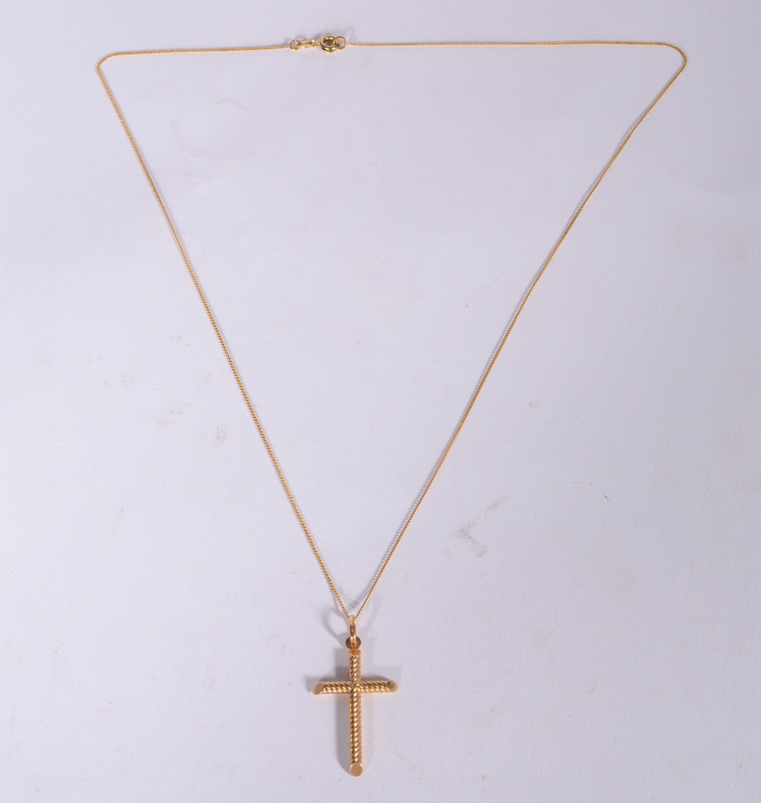 Colar de ouro 18 k., contraste 750 mls com crucifixo. (Por motivos de... - foto 2 de 5