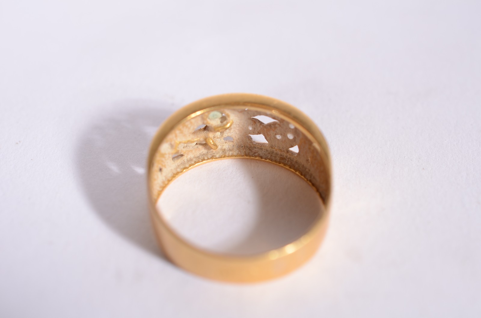 Anel de ouro 18k., esmeralda e brilhantes, aro 21. (Por motivos de... - foto 3 de 4