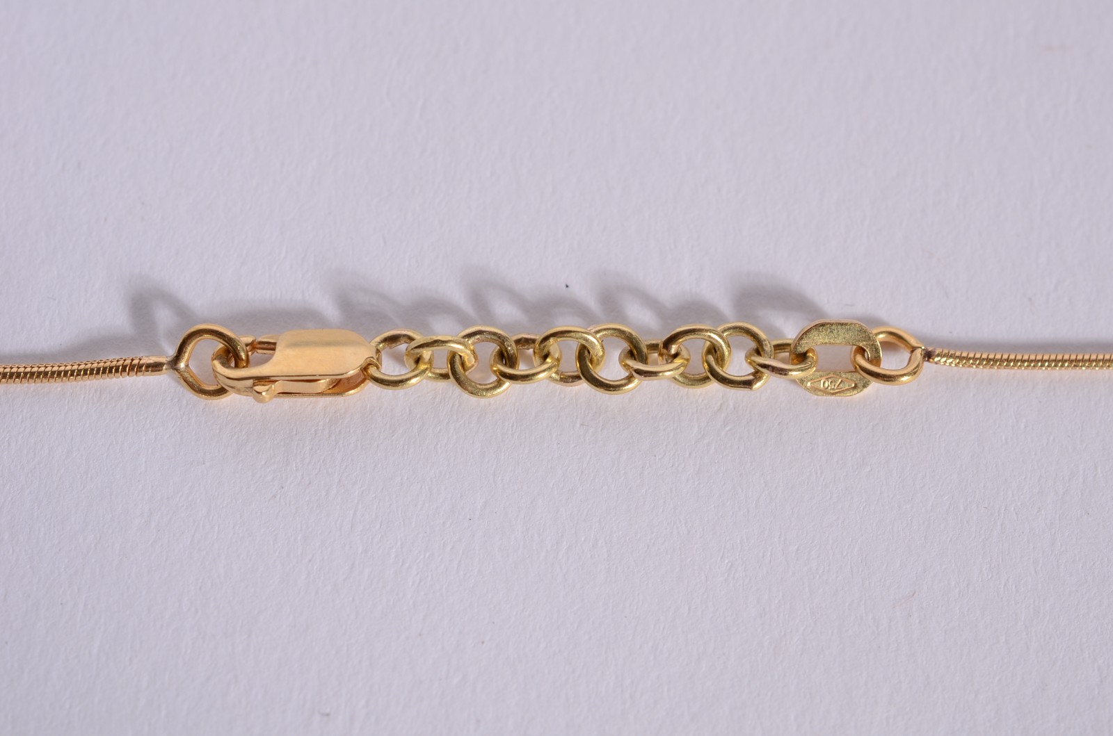 Colar de ouro 18 k., pendente com flores. (Por motivos de segurança a... - foto 4 de 7