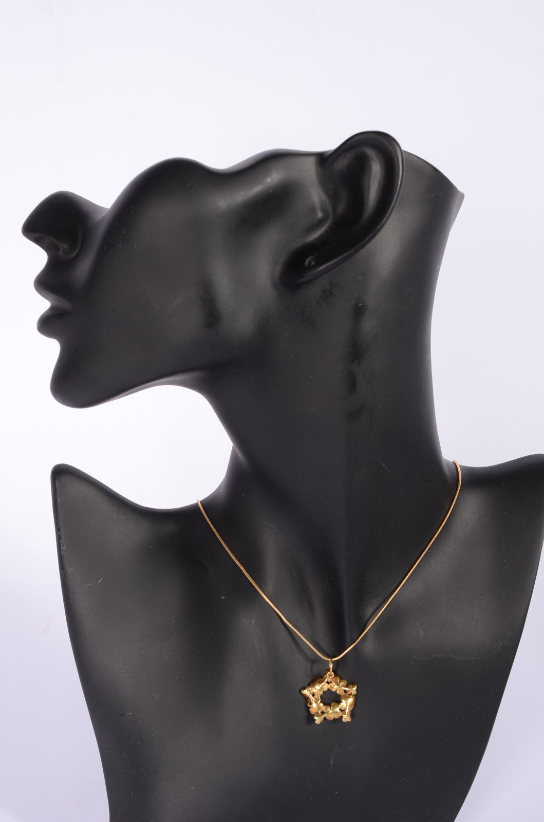 Colar de ouro 18 k., pendente com flores. (Por motivos de segurança a... - foto 7 de 7