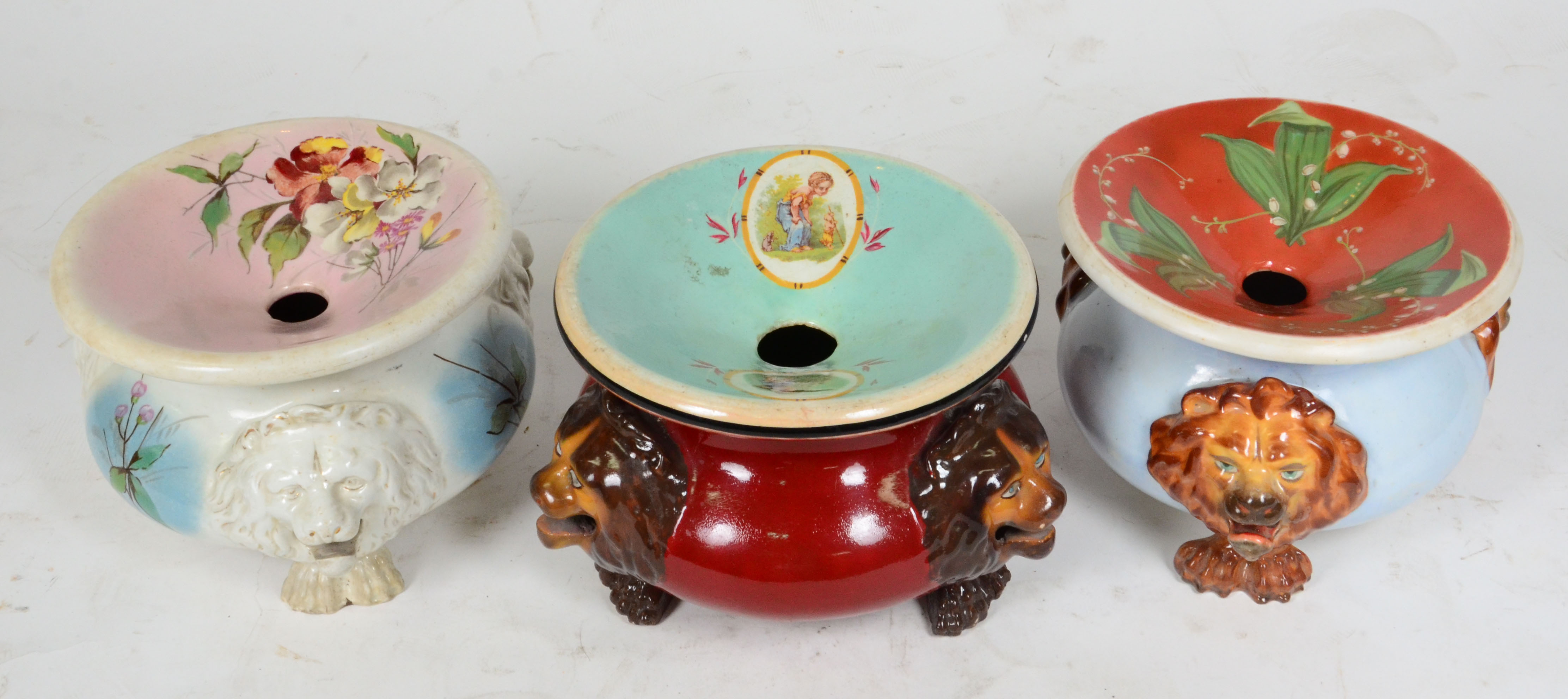 Três escarradeiras de porcelana ( com restauros) - foto 3 de 4