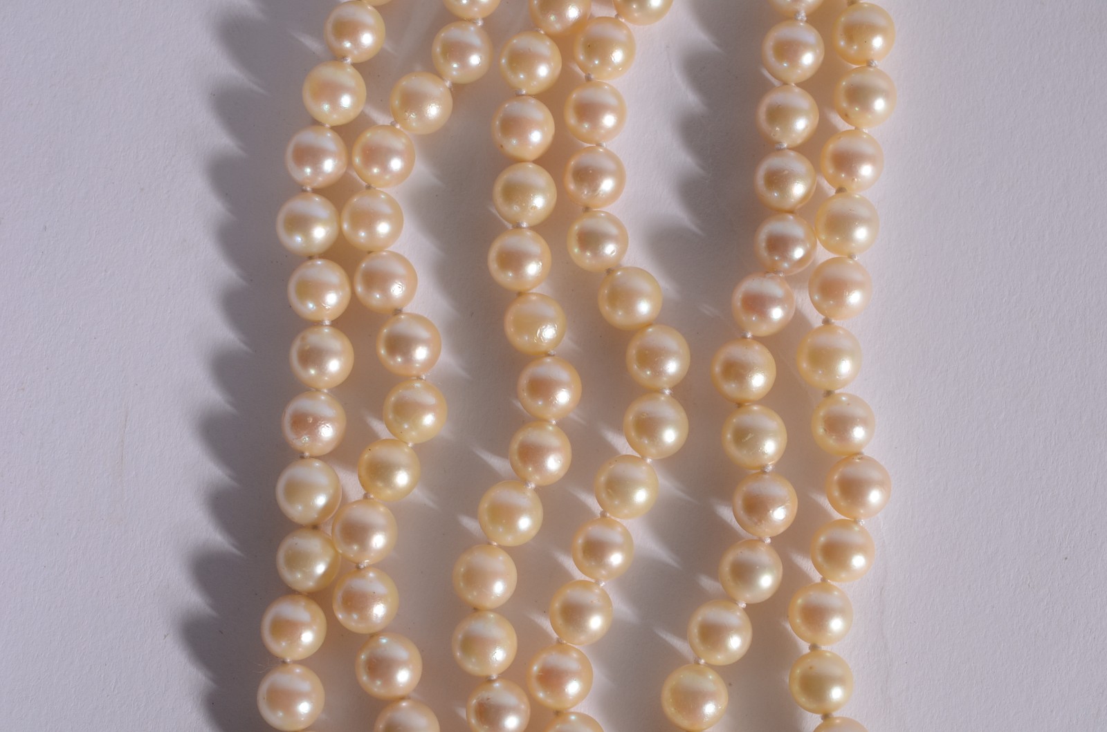 Colar de perolas com fecho de ouro branco. (Por motivos de segurança... - foto 4 de 8