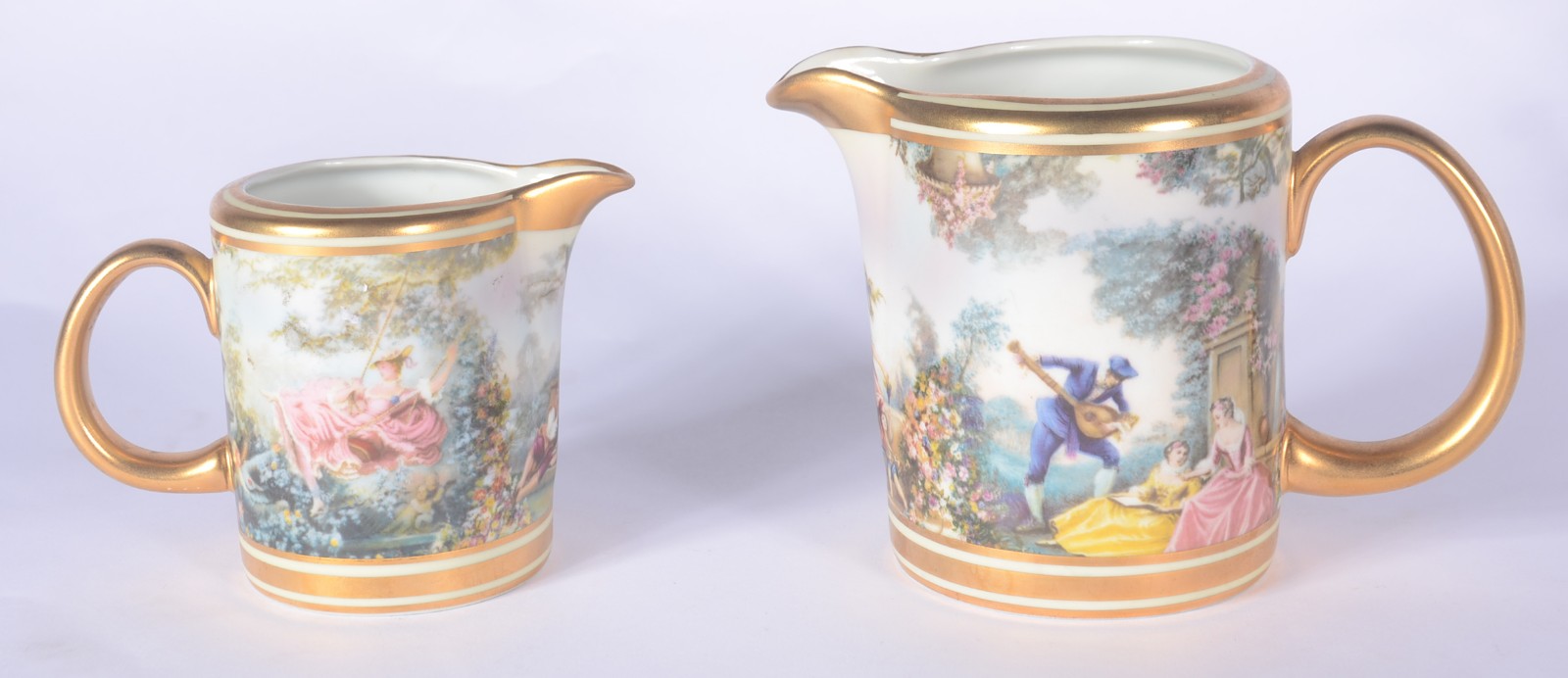 Serviço de chá e café de porcelana decorada com cenas românticas em... - foto 10 de 11
