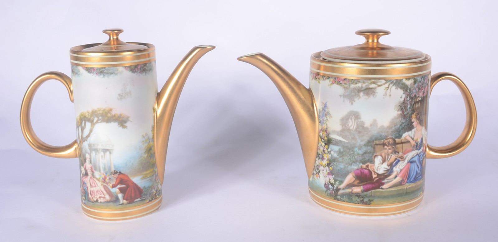 Serviço de chá e café de porcelana decorada com cenas românticas em... - foto 11 de 11