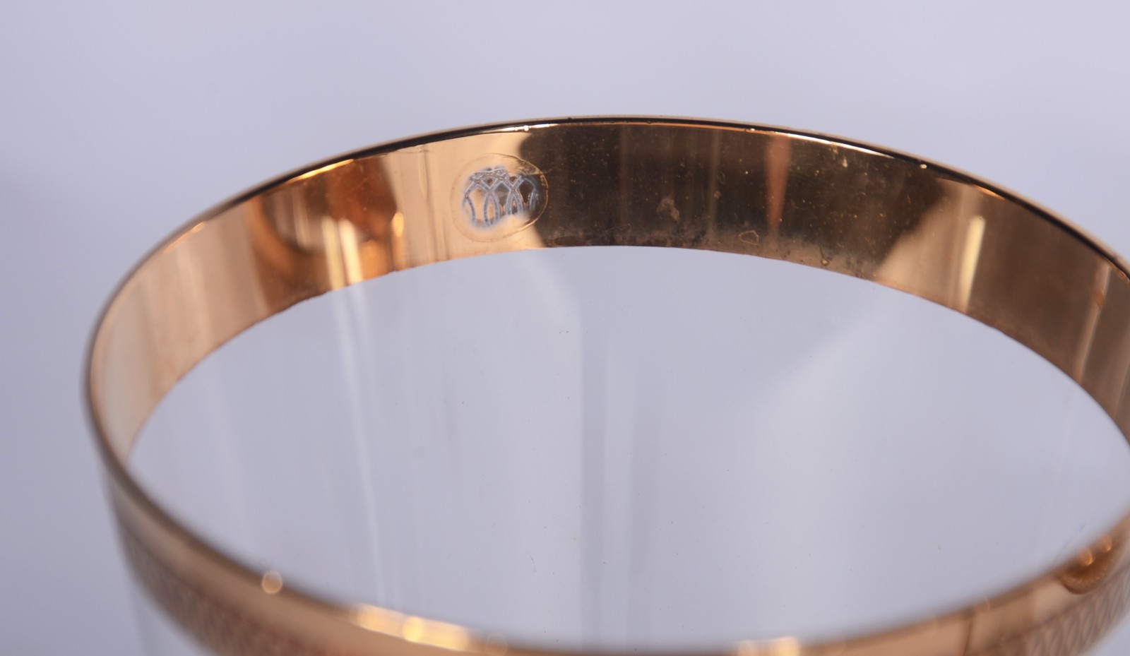 Serviço de cristal europeu com bordas douradas, composto de: 11 taças... - foto 3 de 11
