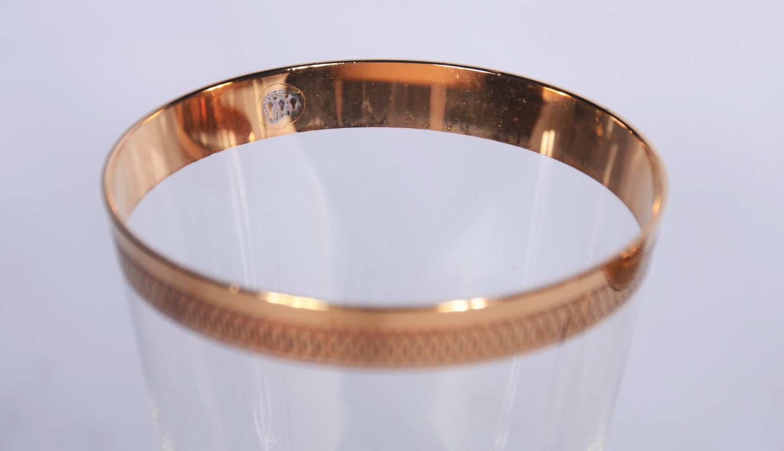 Serviço de cristal europeu com bordas douradas, composto de: 11 taças... - foto 4 de 11