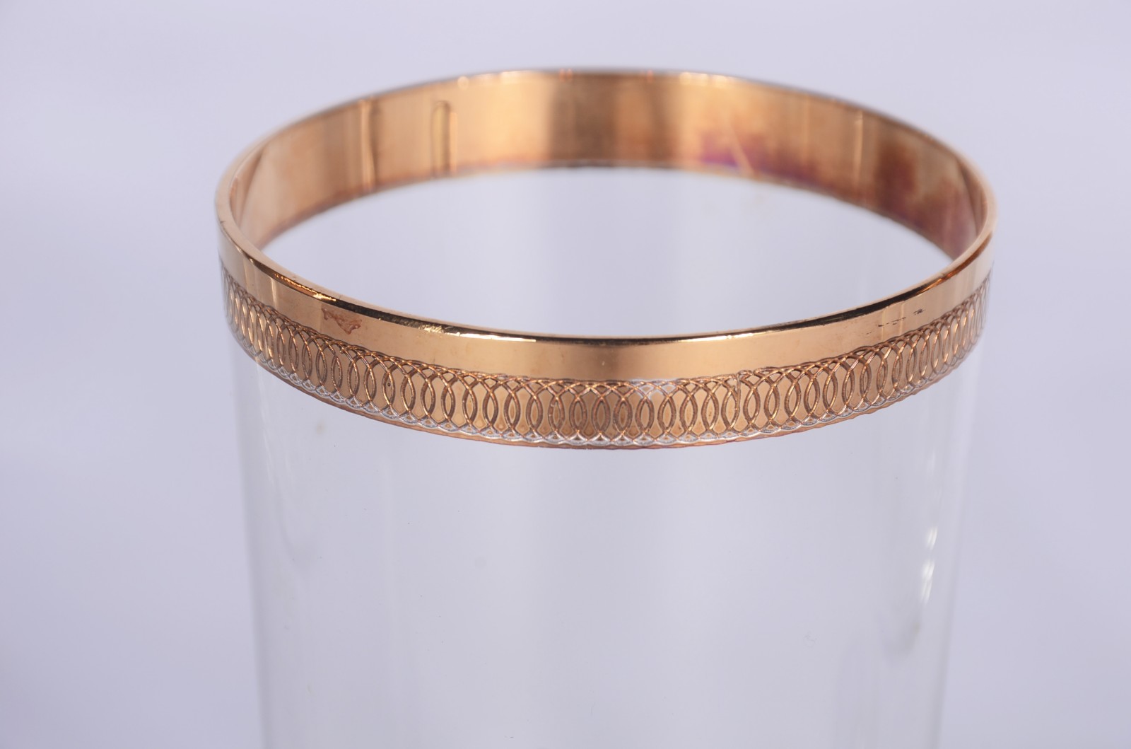 Serviço de cristal europeu com bordas douradas, composto de: 11 taças... - foto 6 de 11