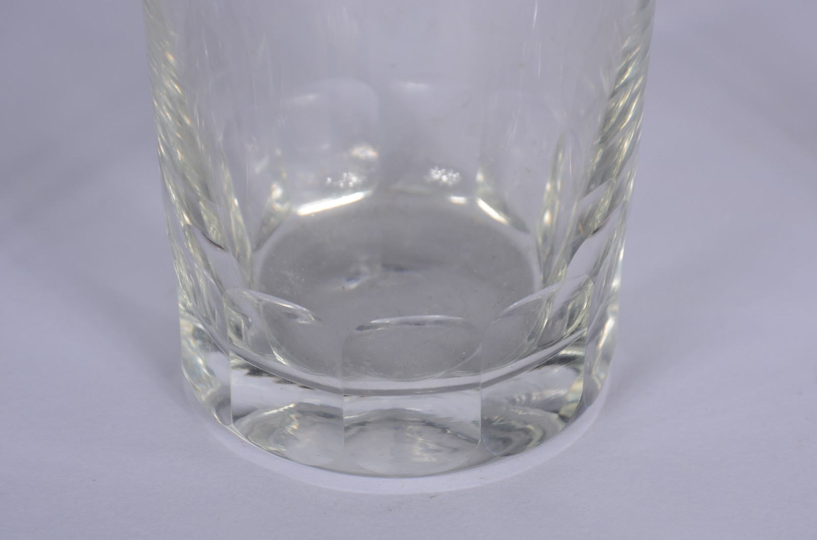 Serviço de cristal europeu com bordas douradas, composto de: 11 taças... - foto 7 de 11
