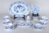 Zwiebelmuster,  - Conjunto de porcelana tcheca "cebolinha" para café, composto de: 6 xícaras com pires, 6 pratinhos, 2 pequenas travessas (travessa maior sendo Vista Al