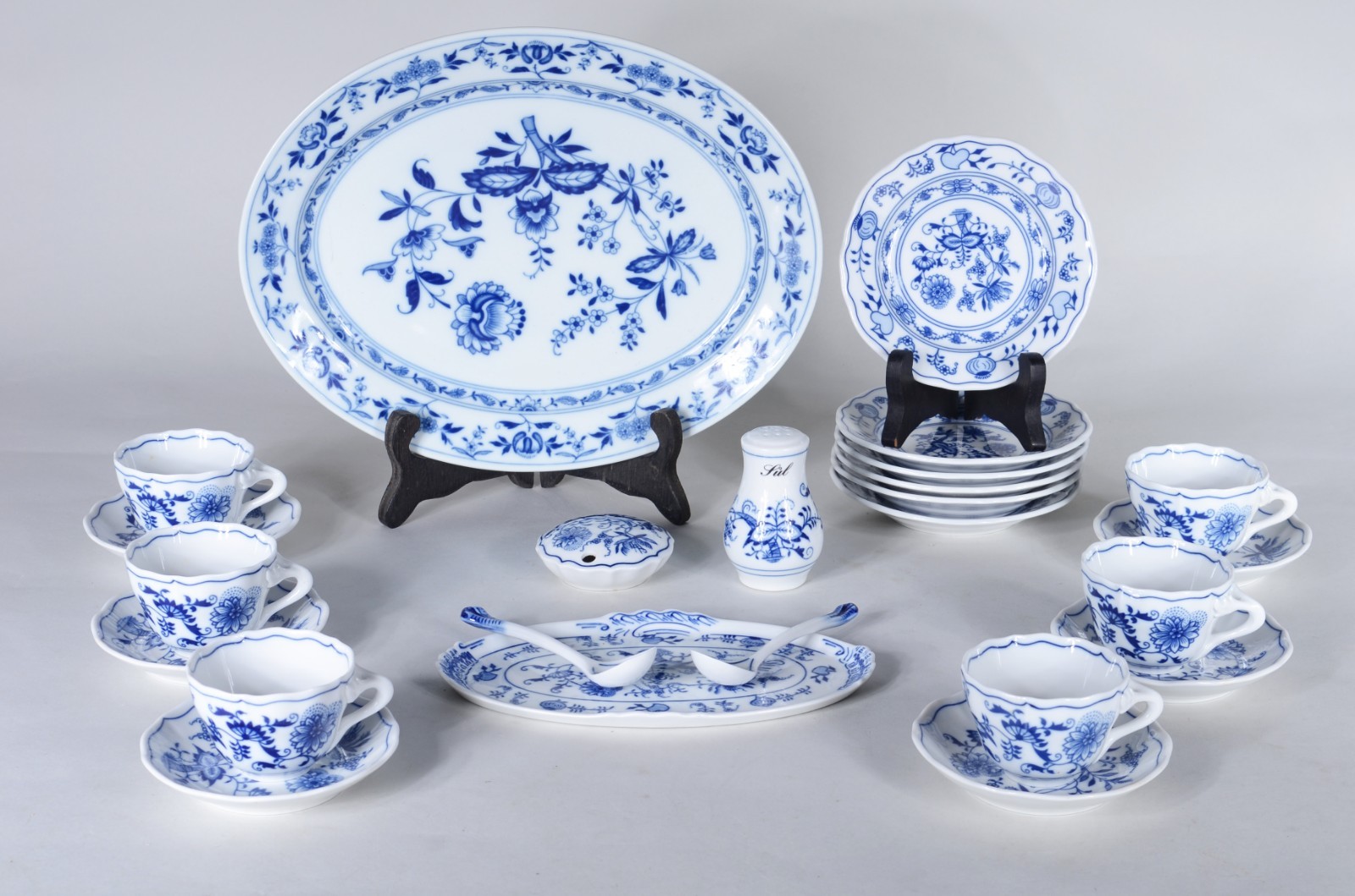 Conjunto de porcelana tcheca "cebolinha" para café, composto de: 6... - foto 1 de 11